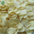 Favorable precio orgánico aire deshidratado spice garlic flakes